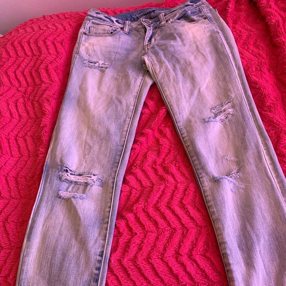 American Eagle, distress jeans